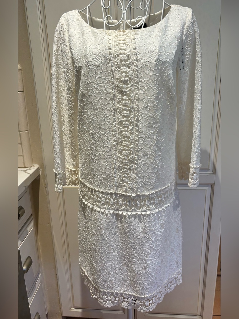 lace shift dress by Laundry by Shelli Segal, featuring intricate lace size 6